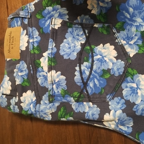 Abercrombie and Fitch Floral Skinny Jeans Size 6 - Picture 4 of 6